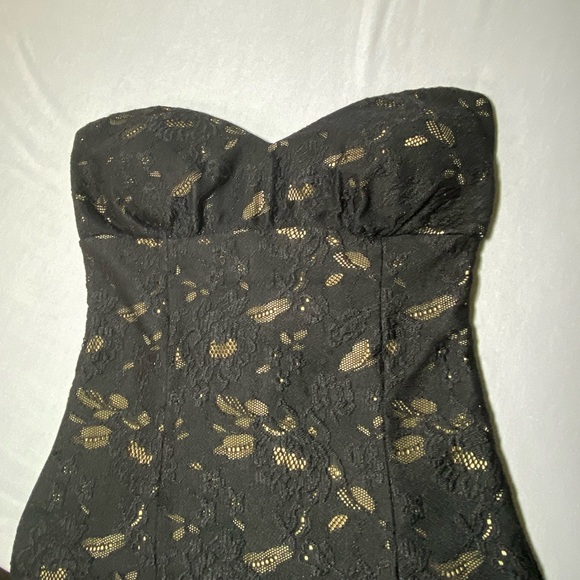 Strapless Lace Dress - Picture 3 of 9